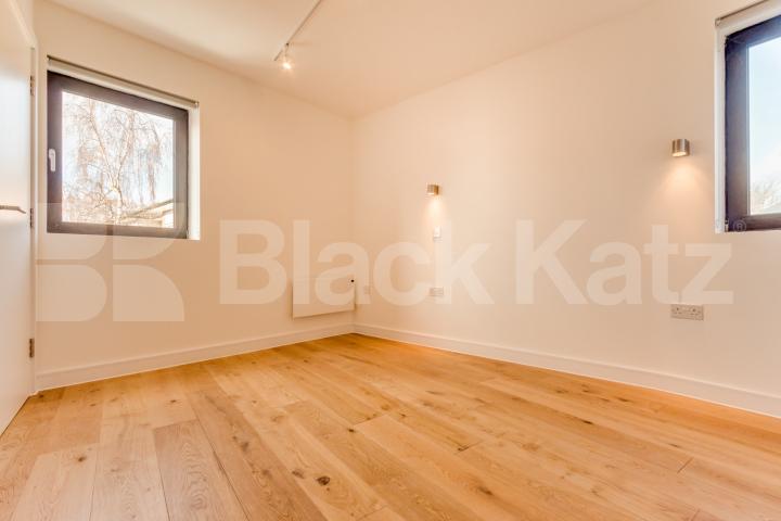 			PRICE REDUCTION, 2 Bedroom, 1 bath, 1 reception Apartment			 Pembroke, Muswell Hill